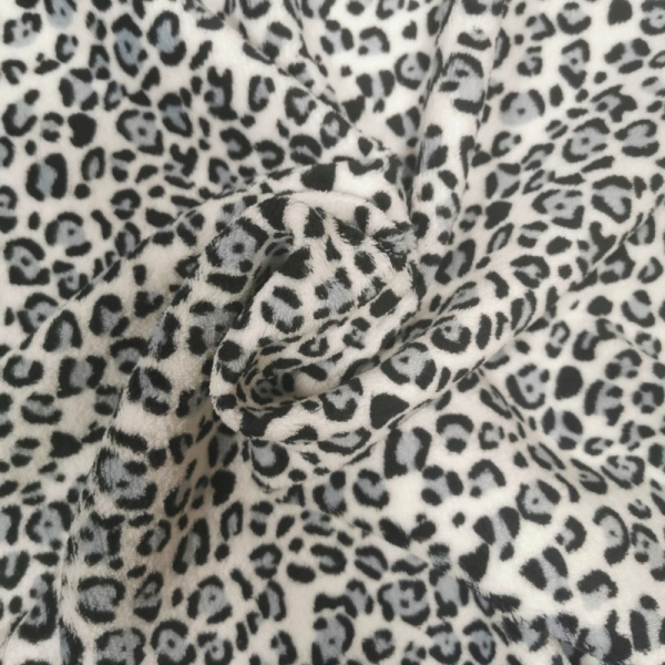 FLUFFY FLEECE - SNOW LEOPARD